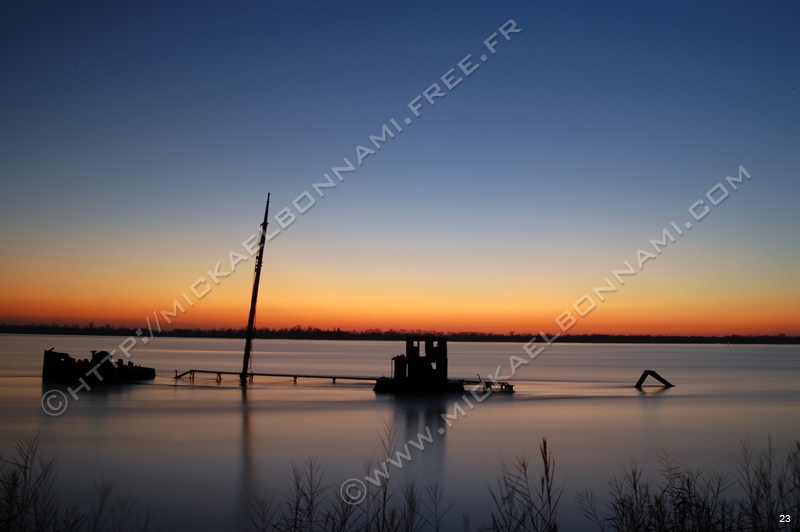 Quelle photo choisir? Coucher%20de%20soleil%20sur%20l'estuaire%20de%20la%20Gironde%201