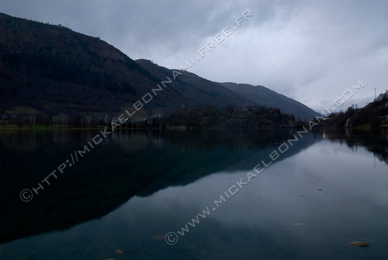 NIKON D200 - 18.0-70.0 mm f/3.5-4.5